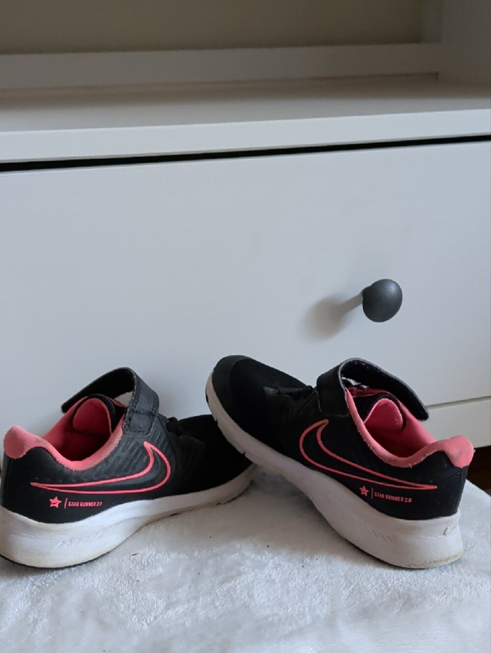 Nike Kids Black and Pink Hook-and-Loop Athletic Sneakers - Picture 12 of 16